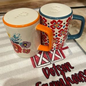 Pioneer woman salt and pepper shakers